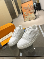 LV Trainer 2022 catwalk models - Image 3