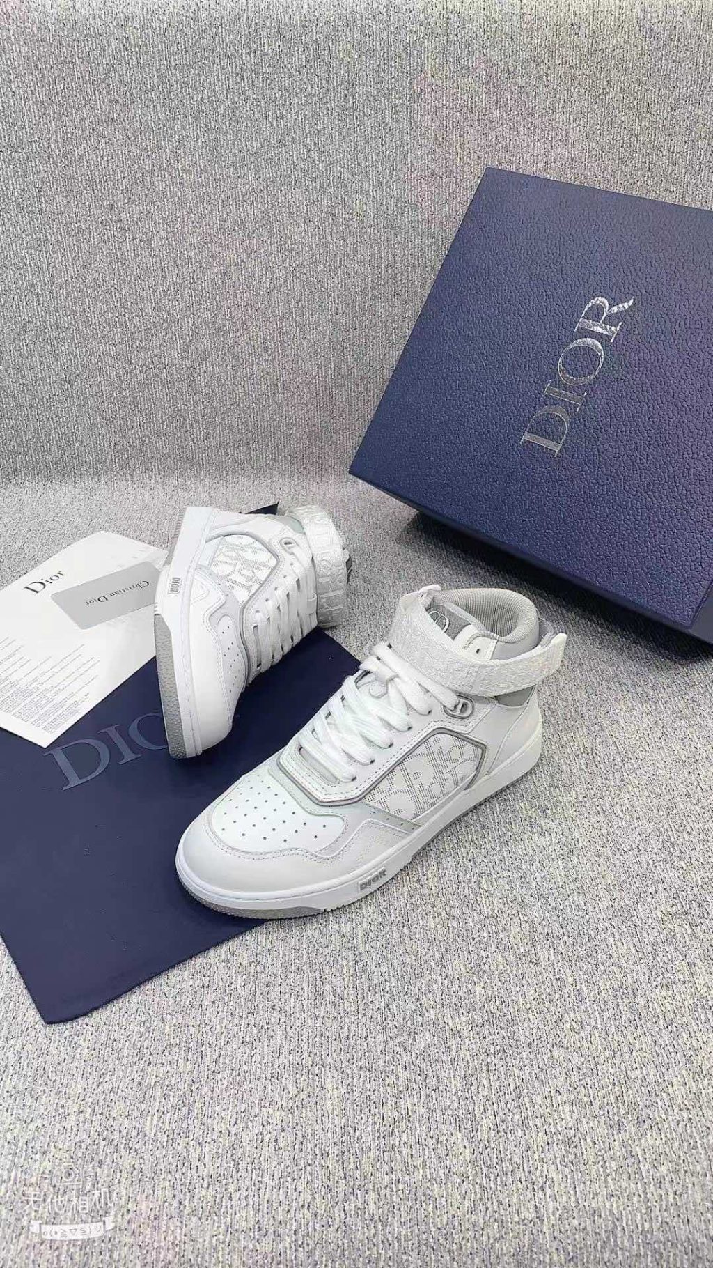 DIOR High Top Sneaker - Image 3