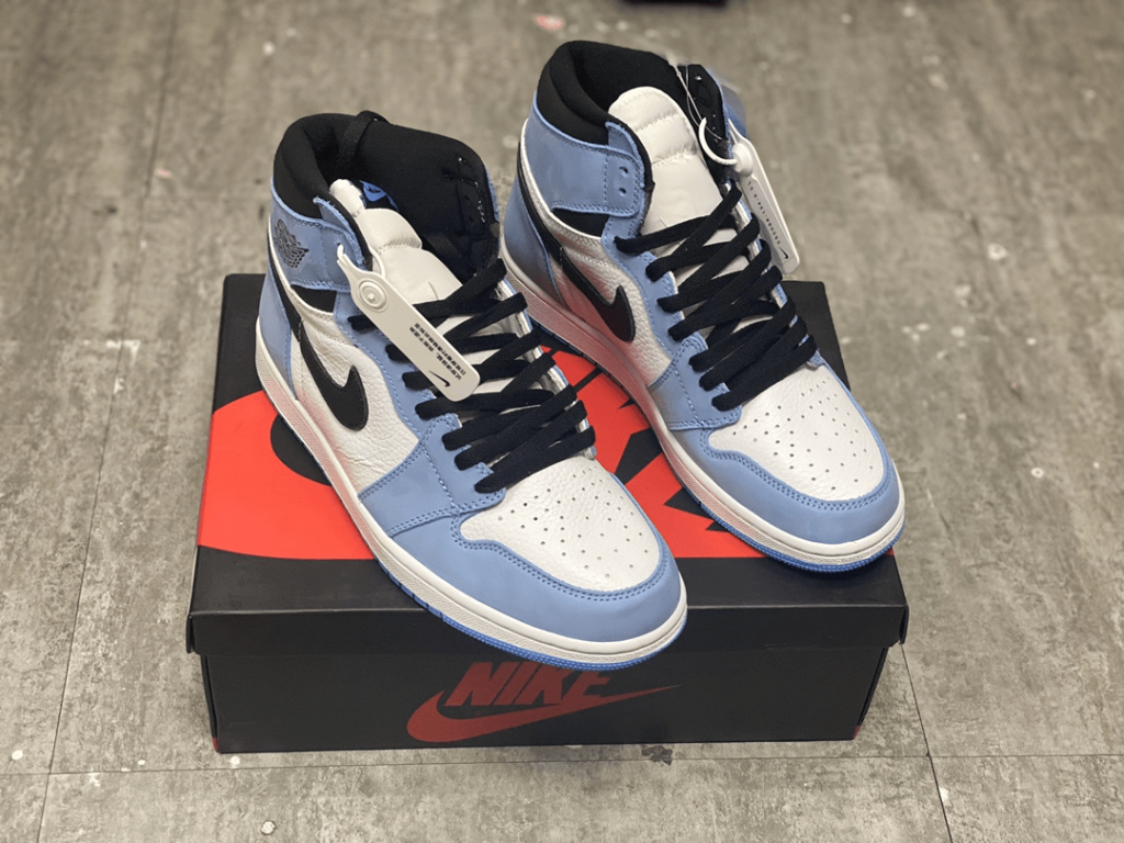 Air Jordan 1 Retro High OG University Blue - Image 2