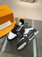 LV Trainer 2022 catwalk models - Image 4