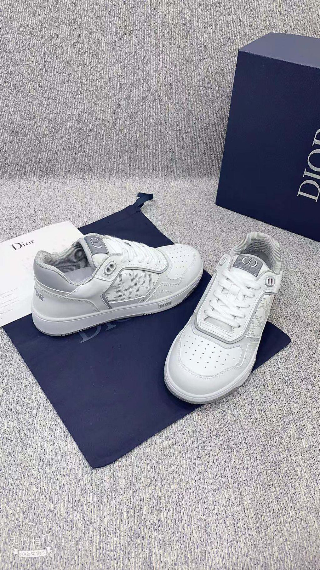 DIOR High Top Sneaker - Image 2